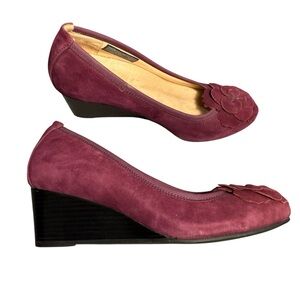 Vionic Suede Plum Color Wedge Heels with Flower Toe Women’s Sz 6.5 WIDE VGUC